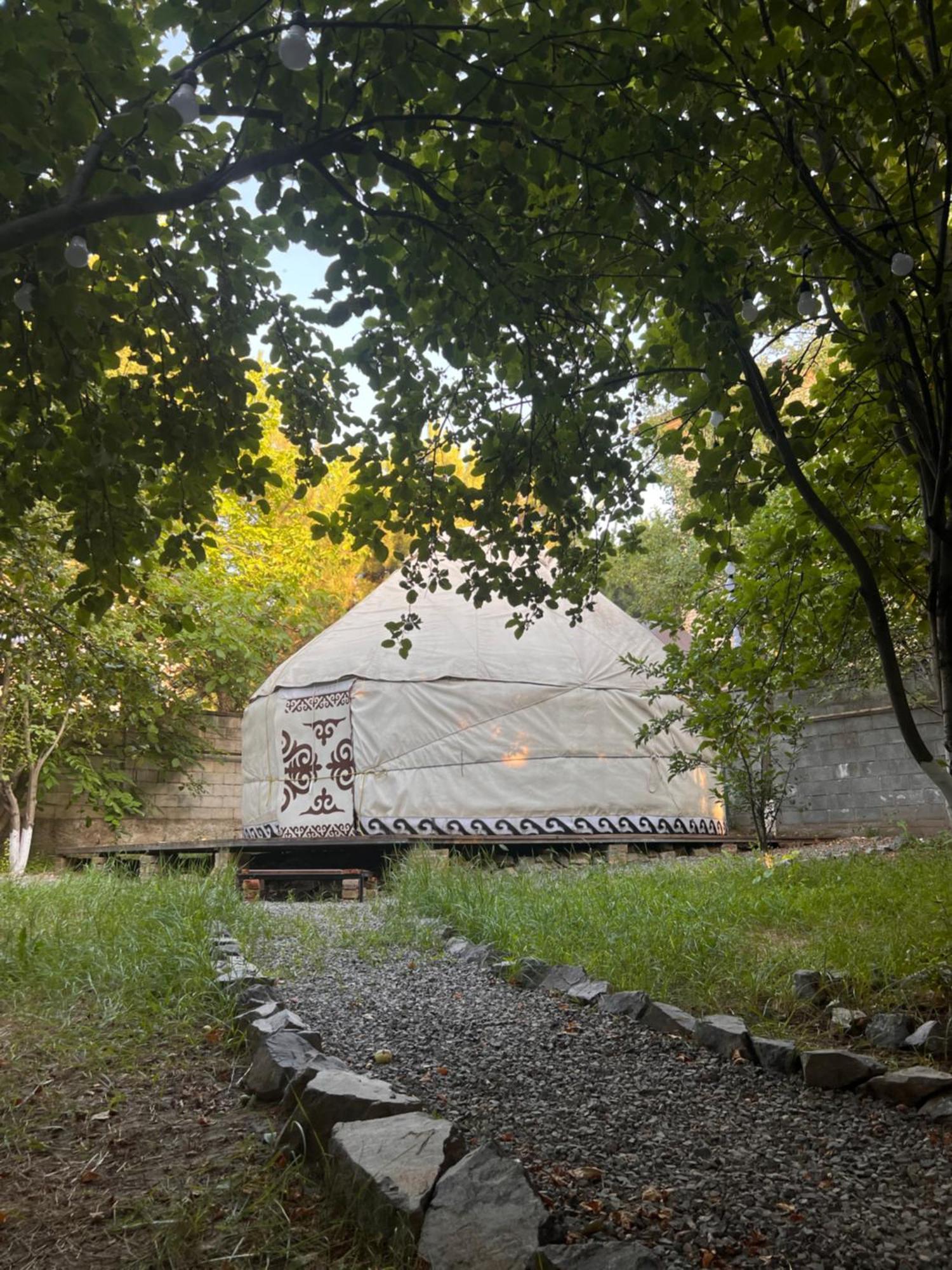 Sweet Vibe Hotel Almaty Exterior photo